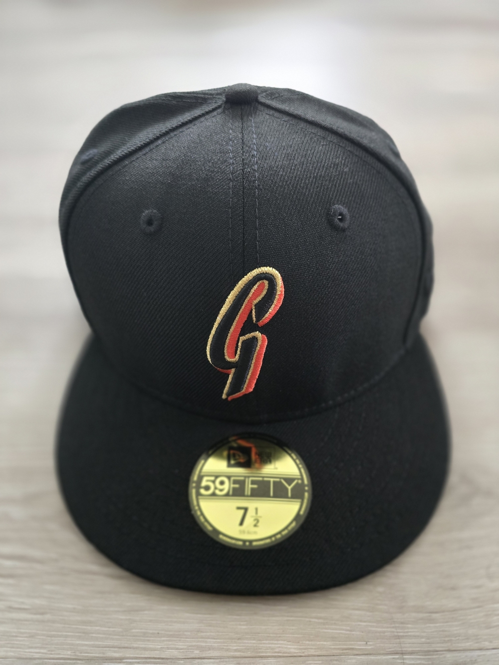 New Era SF Giants 8 Time World Series Champs Patch Fitted Hat Size 7 1/2 NEW